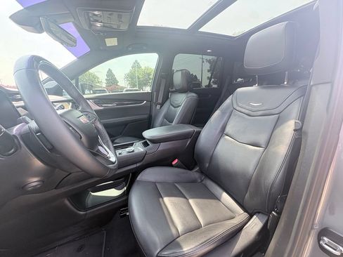 Used 2023 Cadillac XT6 Premium Luxury w/ Technology Package FWD image 6
