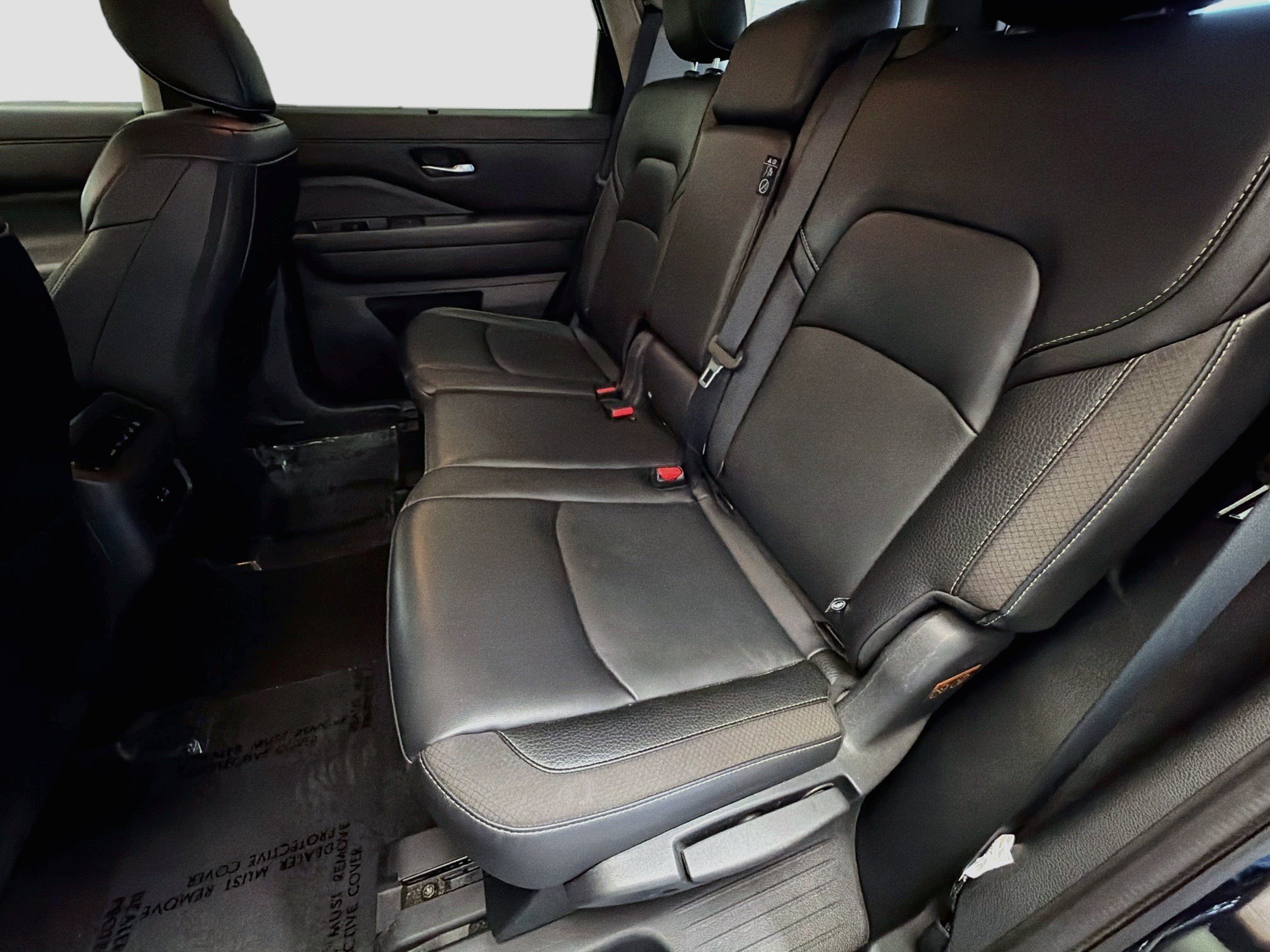 Used 2025 Nissan Pathfinder SL FWD image 13
