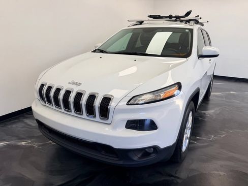 Used 2014 Jeep Cherokee Latitude w/ Cold Weather Group AWD/4WD image 3