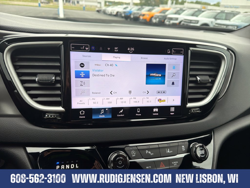 Used 2025 Chrysler Pacifica Select FWD image 18