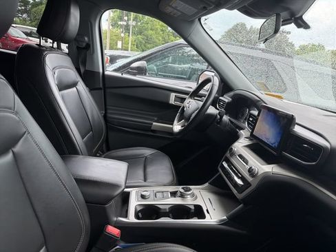 Used 2023 Ford Explorer XLT w/ Equipment Group 202A AWD/4WD image 11