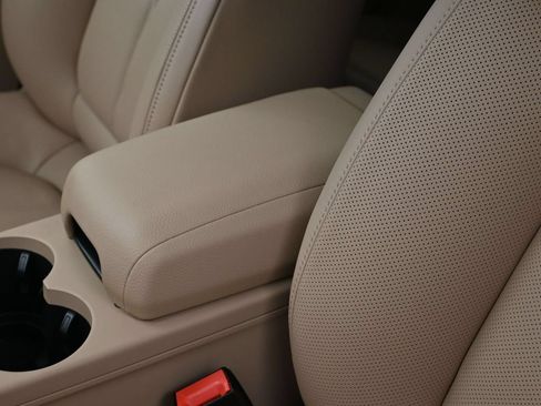 Certified 2026 Porsche Macan AWD/4WD image 21