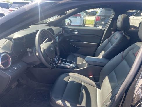 Used 2024 Chevrolet Trax RS w/ Sunroof Package FWD image 8