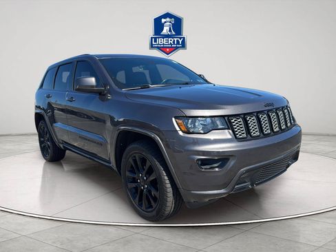 Certified 2018 Jeep Grand Cherokee Altitude AWD/4WD image 16