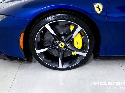 Used 2022 Ferrari SF90 Spider image 33