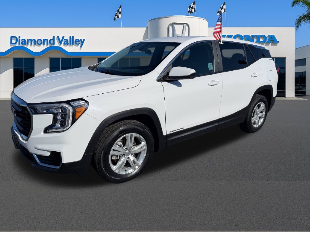 Used 2024 GMC Terrain SLE AWD/4WD image 3