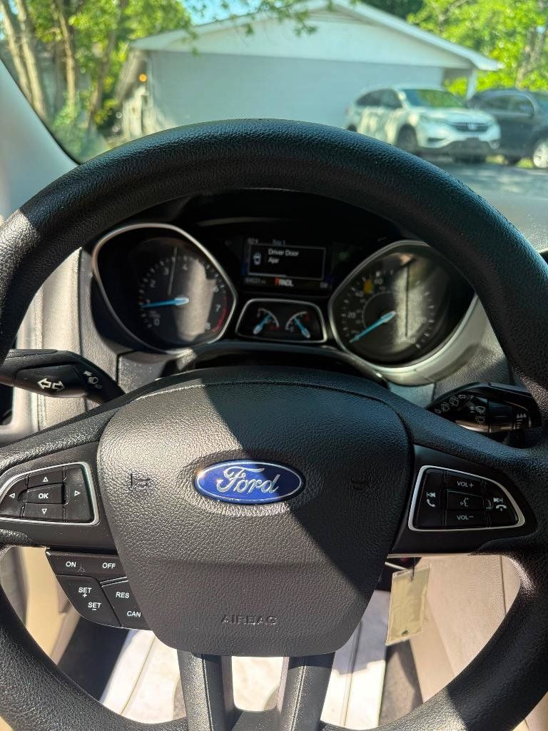 Used 2017 Ford Focus SE FWD image 18
