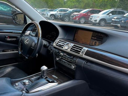 Used 2013 Lexus LS 460 w/ Comfort Pkg RWD image 16