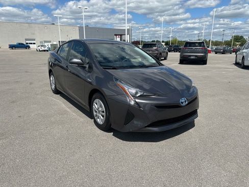 Used 2016 Toyota Prius Two FWD image 2