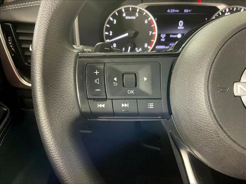 Used 2023 Nissan Rogue SV AWD/4WD image 11