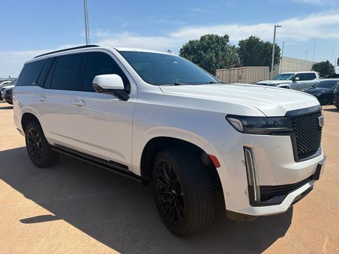 Used 2021 Cadillac Escalade Sport w/ Driver Assist Tech Package AWD/4WD image 4
