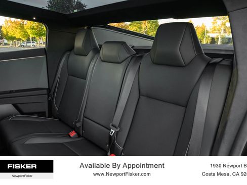 Used 2024 Tesla Cybertruck AWD Crew Cab image 18