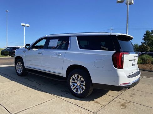 Used 2025 GMC Yukon XL Denali AWD/4WD image 8