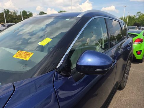 Used 2021 Nissan Rogue SV w/ Premium Package FWD image 11