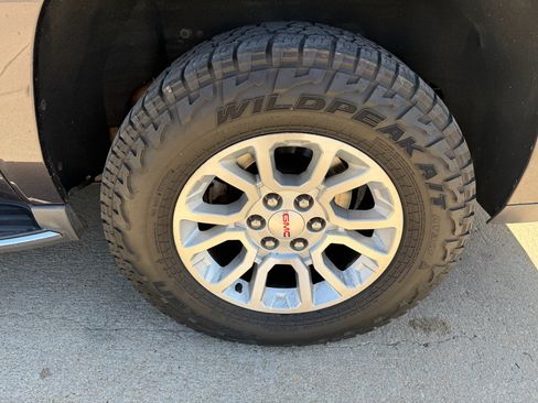 Used 2015 GMC Yukon XL SLT w/ HD Trailering Package image 11