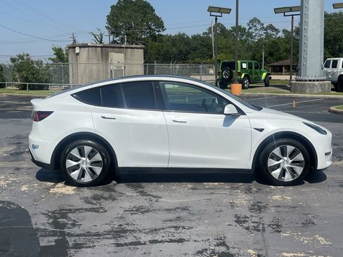 Used 2021 Tesla Model Y Long Range AWD/4WD image 11