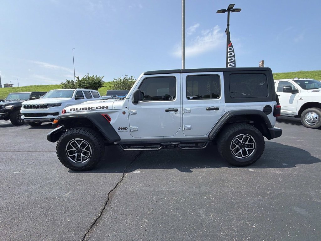 Used 2024 Jeep Wrangler Unlimited Rubicon AWD/4WD image 6