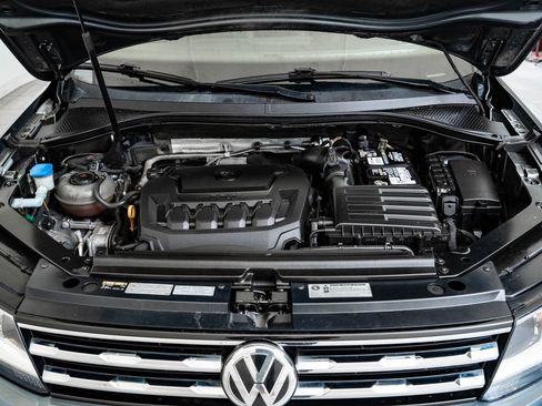Used 2018 Volkswagen Tiguan SE AWD/4WD image 41