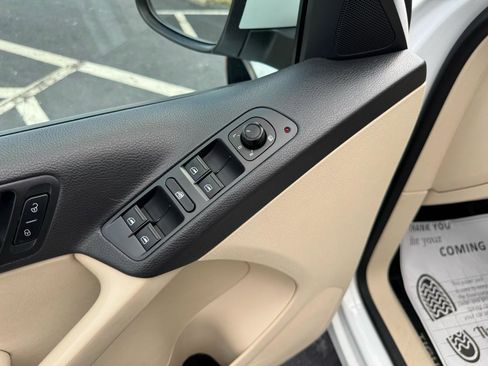 Used 2017 Volkswagen Tiguan S image 43