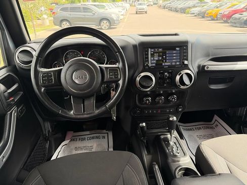 Used 2017 Jeep Wrangler Unlimited Sahara w/ Connectivity Group AWD/4WD image 23