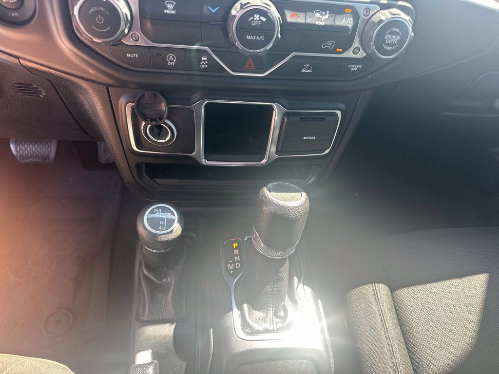 Used 2023 Jeep Gladiator Sport AWD/4WD image 19