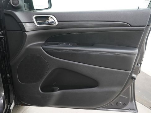 Used 2019 Jeep Grand Cherokee Altitude AWD/4WD image 8