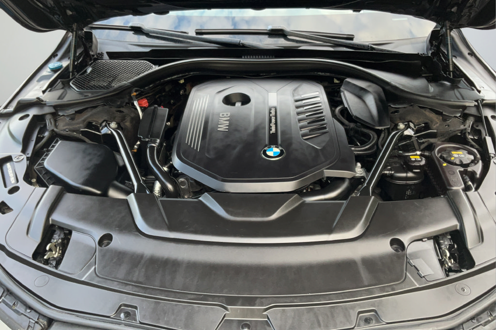 Used 2018 BMW 740i RWD image 22