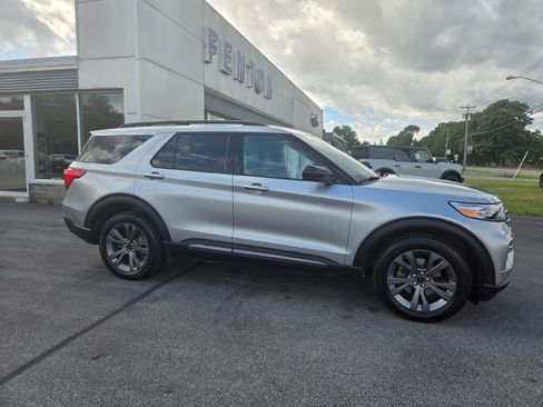 Used 2023 Ford Explorer XLT w/ Equipment Group 202A AWD/4WD image 22