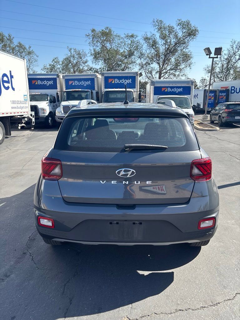 Used 2025 Hyundai Venue SEL FWD image 5