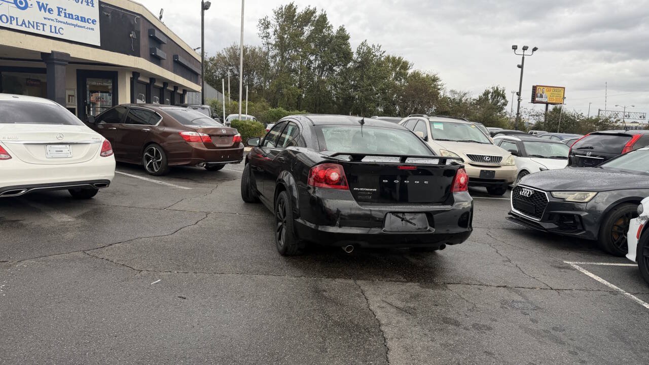 Used 2013 Dodge Avenger SXT w/ Blacktop Pkg FWD image 8