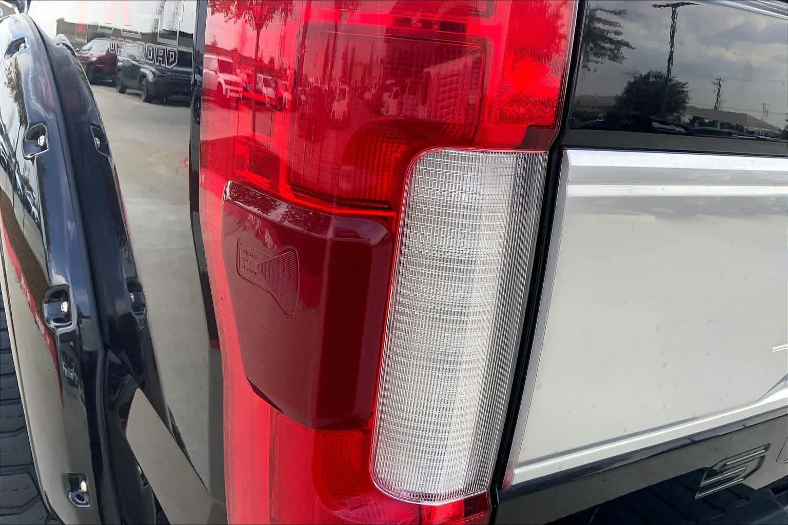 Used 2019 Ford F250 Platinum w/ Platinum Ultimate Package AWD/4WD image 28