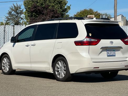 Used 2017 Toyota Sienna Limited Premium FWD image 5
