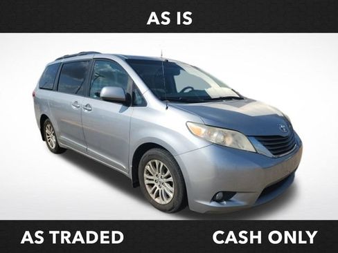 Used 2013 Toyota Sienna XLE w/ Entertainment Pkg FWD image 1