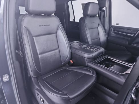 Used 2022 GMC Yukon XL Denali AWD/4WD image 24
