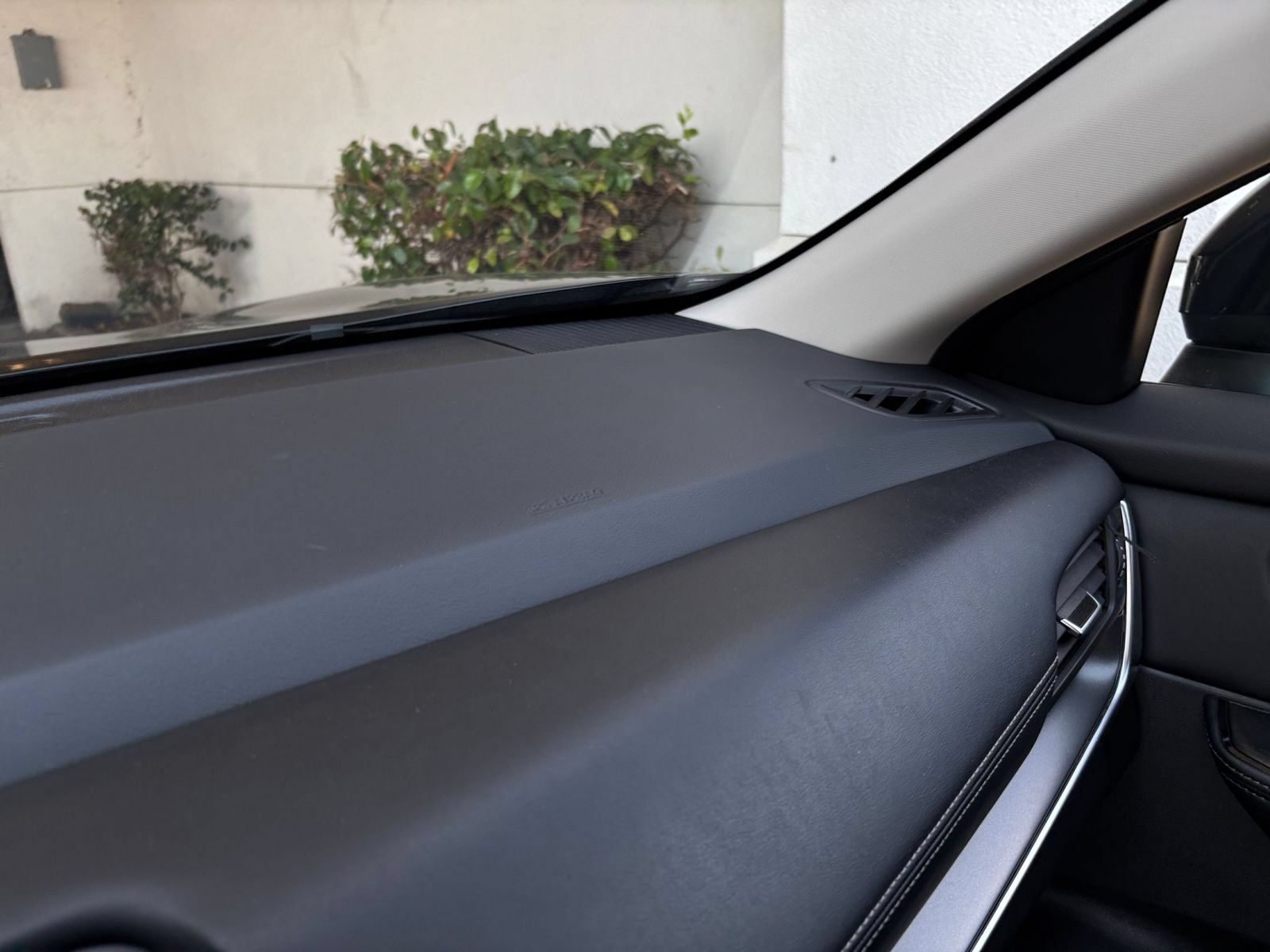 Used 2025 Nissan Rogue SV FWD image 36
