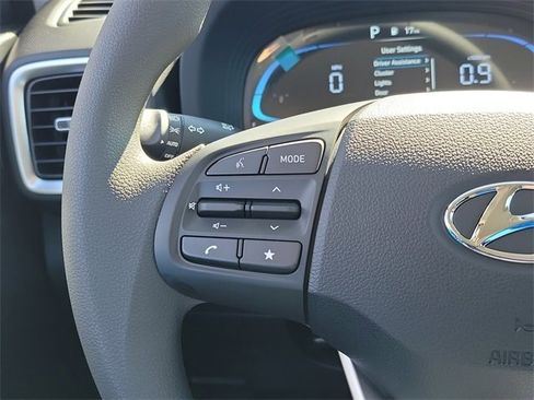 New 2026 Hyundai Venue SE image 5