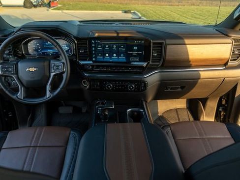 Used 2023 Chevrolet Silverado 1500 High Country AWD/4WD image 16