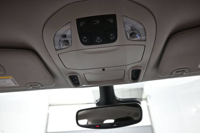 Used 2024 Chrysler Pacifica Limited AWD/4WD image 12
