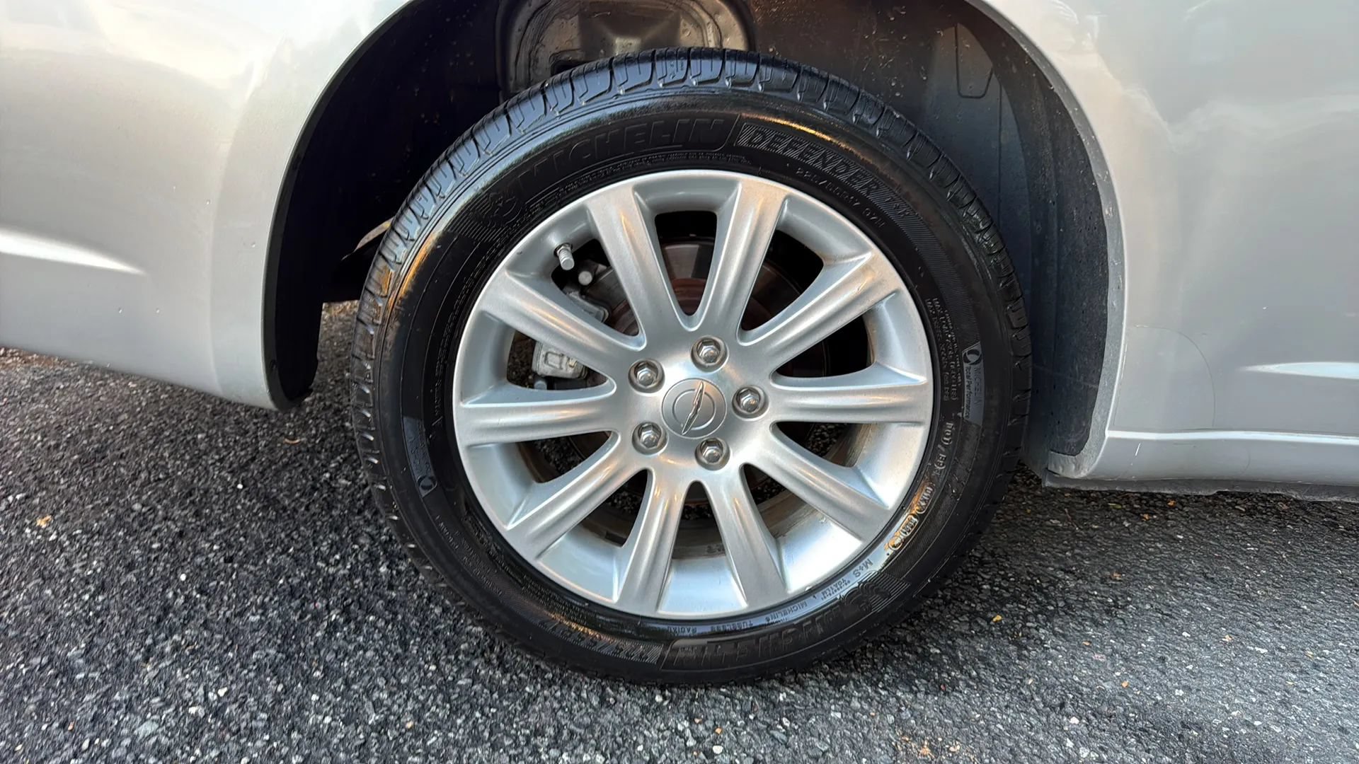 Used 2012 Chrysler 200 Touring FWD image 11