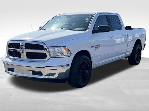 Used 2019 RAM 1500 Classic SLT image 3