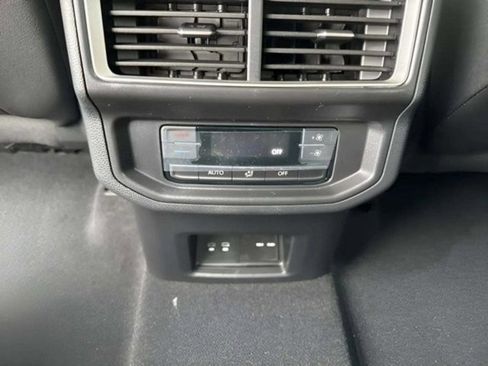 New 2026 Volkswagen Atlas Peak Edition image 9