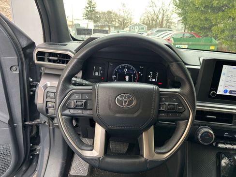 Used 2025 Toyota 4Runner SR5 image 28