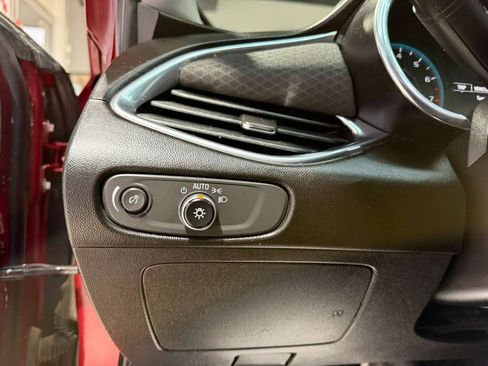 Used 2018 Chevrolet Malibu LT image 20