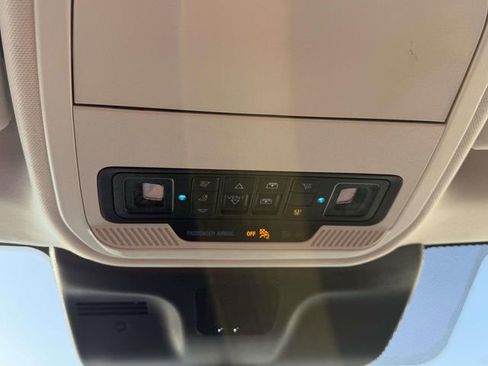 Used 2025 Ford Expedition Platinum image 31