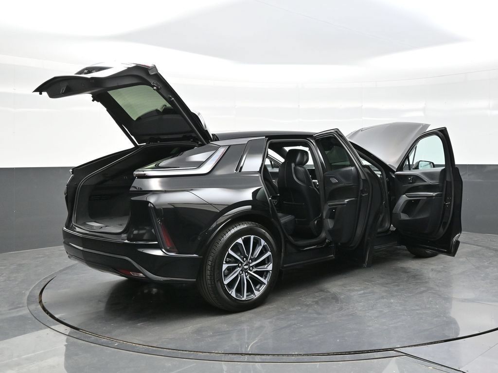 Certified 2025 Cadillac Lyriq Luxury AWD/4WD image 43