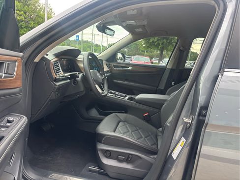 Used 2024 Volkswagen Atlas SE FWD image 15