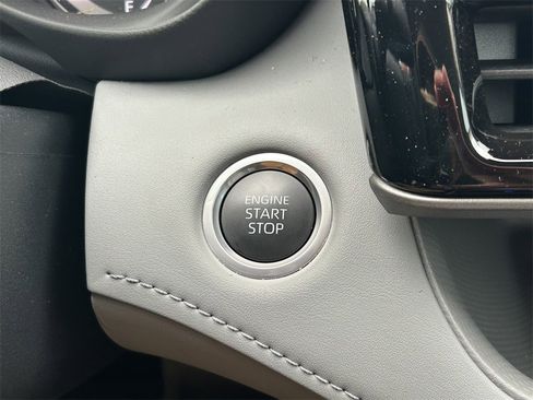 Used 2024 Toyota Highlander LE image 30