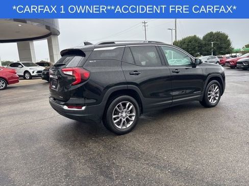 Used 2023 GMC Terrain SLT image 12