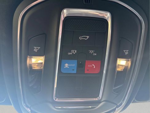 Used 2022 Jeep Grand Cherokee Trailhawk AWD/4WD image 18
