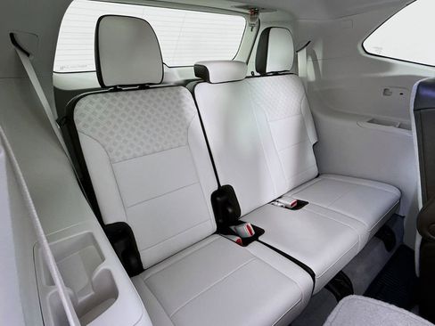 Used 2024 GMC Acadia Denali image 28